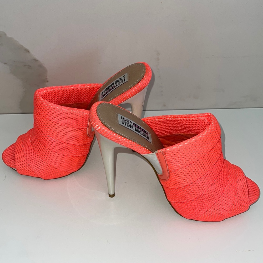 Steve Madden X IGGY Azalea Coral PUMPS
